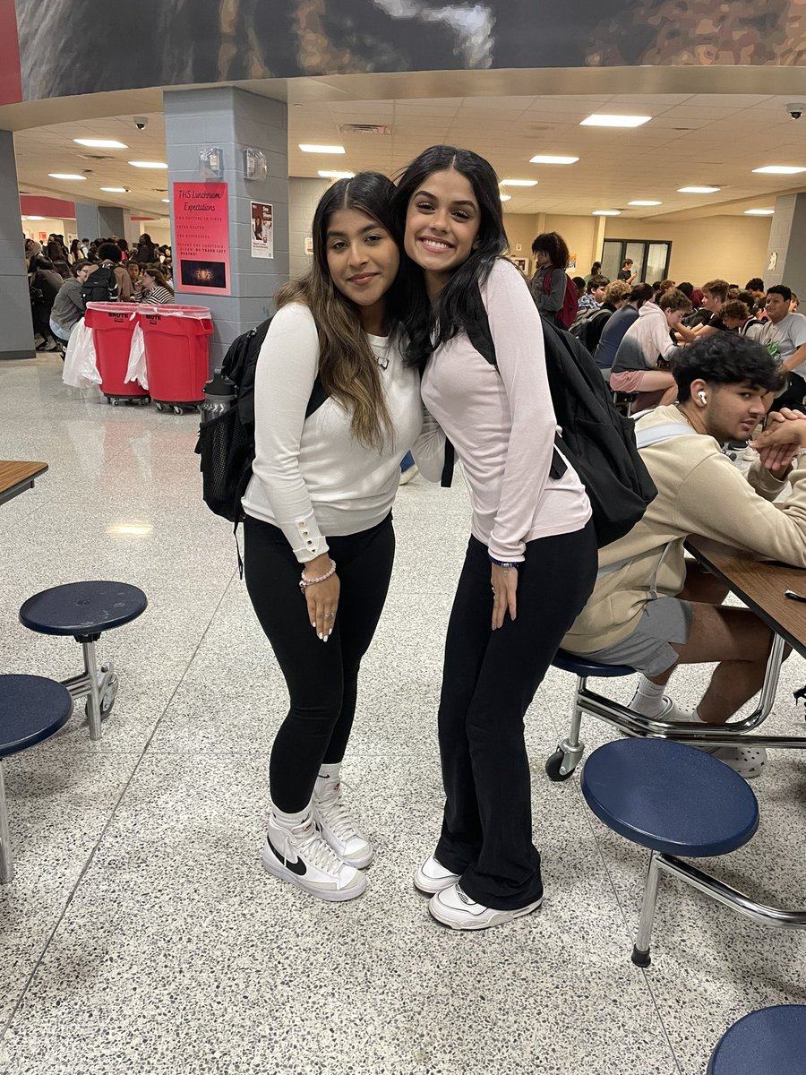 THS_Tigers's tweet photo. Are we seeing double?? Yes, because it’s twin day at THS! #TigerPride365 #ThemeDayThursdays #TwinDay https://t.co/09dUIc4LaB