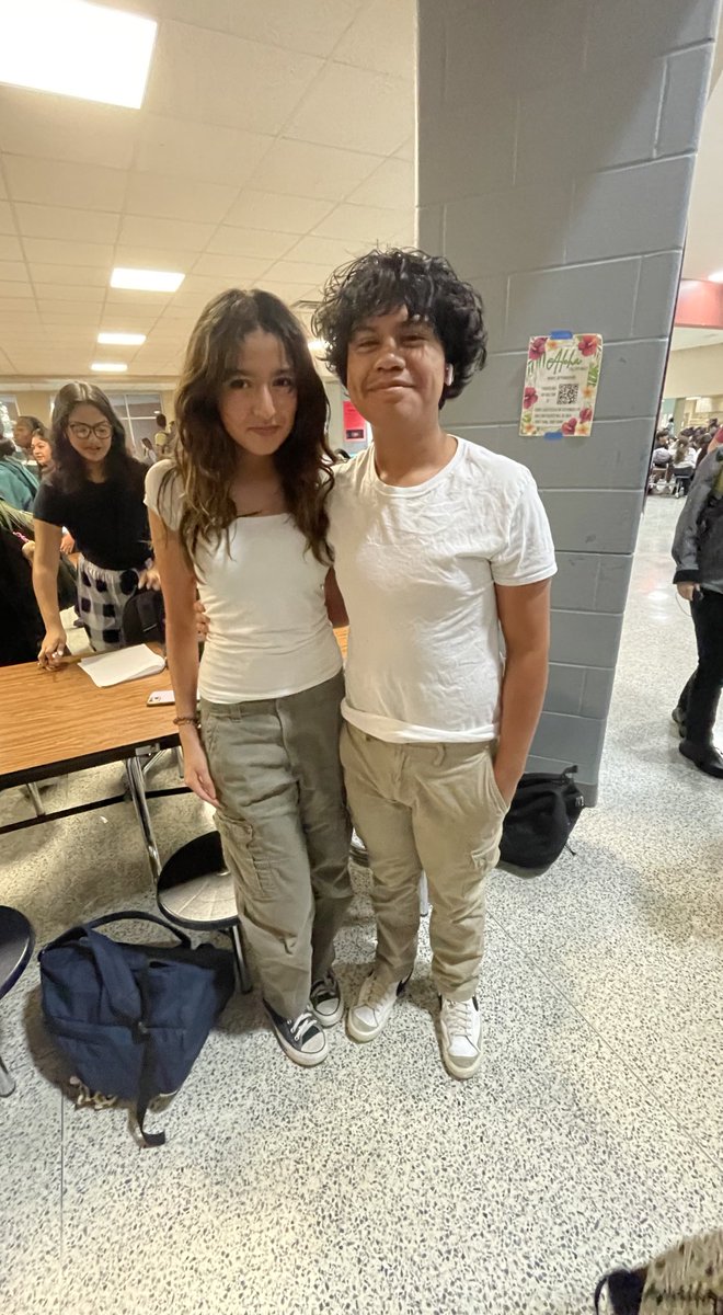 THS_Tigers's tweet photo. Are we seeing double?? Yes, because it’s twin day at THS! #TigerPride365 #ThemeDayThursdays #TwinDay https://t.co/09dUIc4LaB