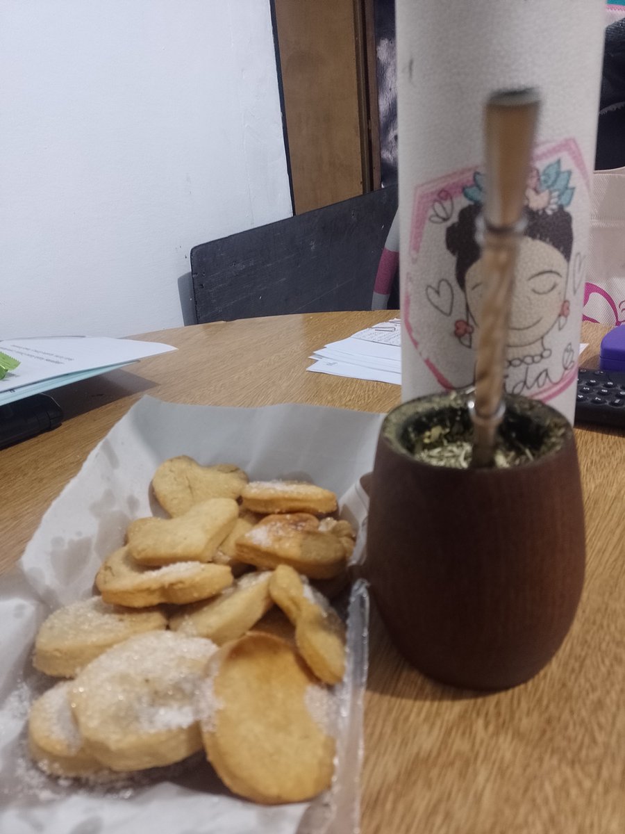 Liz__C's tweet photo. Matecitos con torta frita en esta mañana lluviosa y con la mejor compañía #nadiedice https://t.co/Bkg9gFXRHu