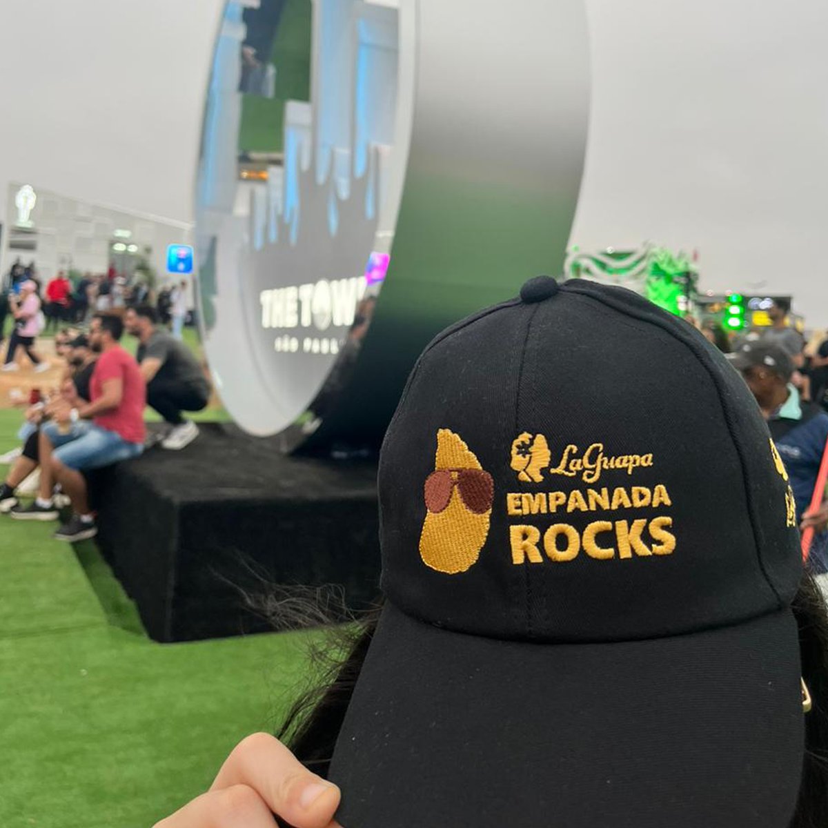 The Town no estilo guapa! 😎

Vai no festival hoje? Não esqueça de ter o app instalado para retirar o seu boné na nossa loja depois do seu pedido!

Ah, esse brinde é especial para quem for curtir o festival nos próximos dias, ok? Esperamos por vocês!

#TheTown