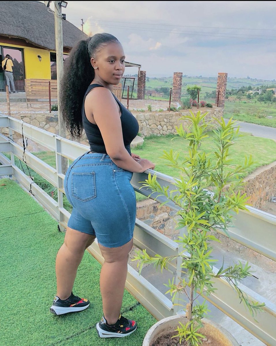 BaddiesPlug's tweet photo. IG: siwe_swela24 https://t.co/wStSMRAktn