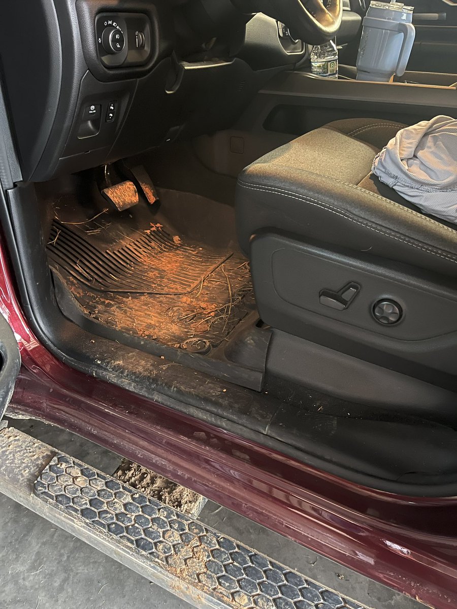 Tell me you’ve been walking crops in Kentucky with out telling me you’ve been walking crops in Kentucky.

I’ll go first.🌽
#reddirt #Kentucky #Agronomy