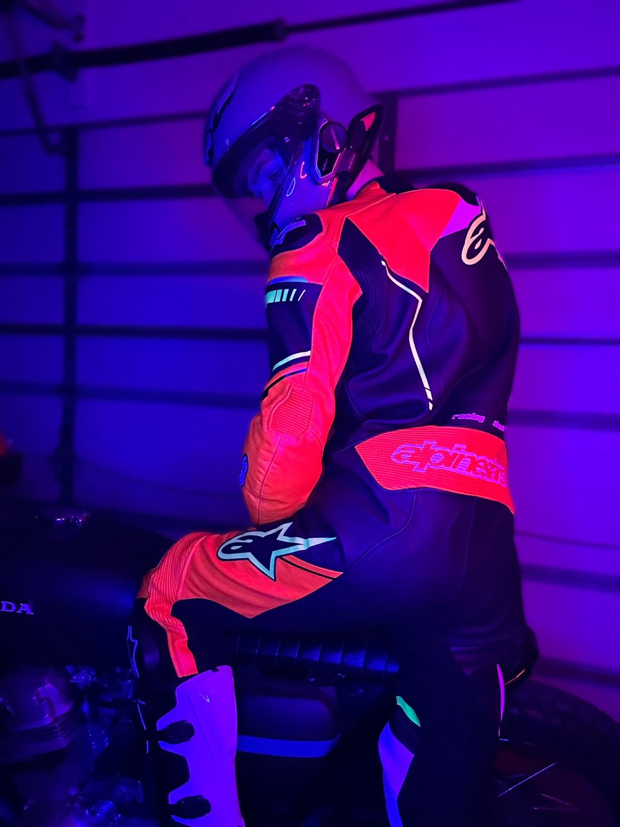 zaydennash's tweet photo. You gonna top or bottom? Either way Iβll make sure you never forget it π
#gaygear #gaymxgear #gay #gaymotorcycle https://t.co/W68UbZWPl1