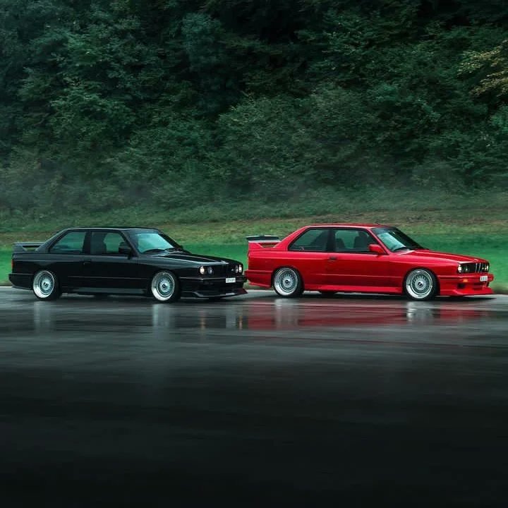 bmwtz_'s tweet photo. It's throwingblack&amp;redthursday 
What's your fav color https://t.co/CwacKXFuPE