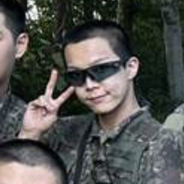 내 최애가 군대가서도 웃겨주는 최애라니…