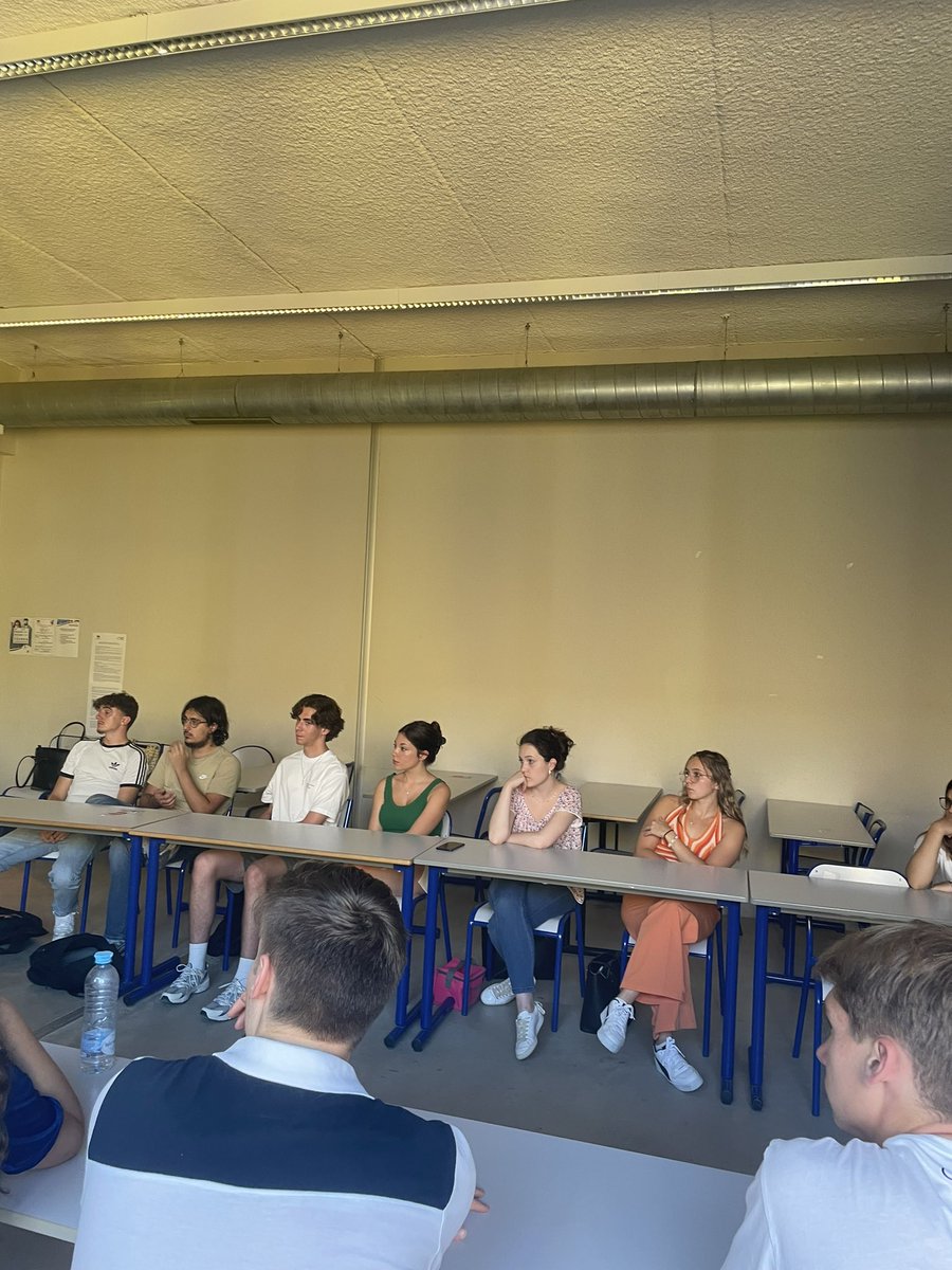 Une bonne rentrée pour les L1 avec des interventions en amphithéâtre ainsi que des interventions en classe pour présenter l’ARES. 📚

#rentree2023 #stapsreims #ARES