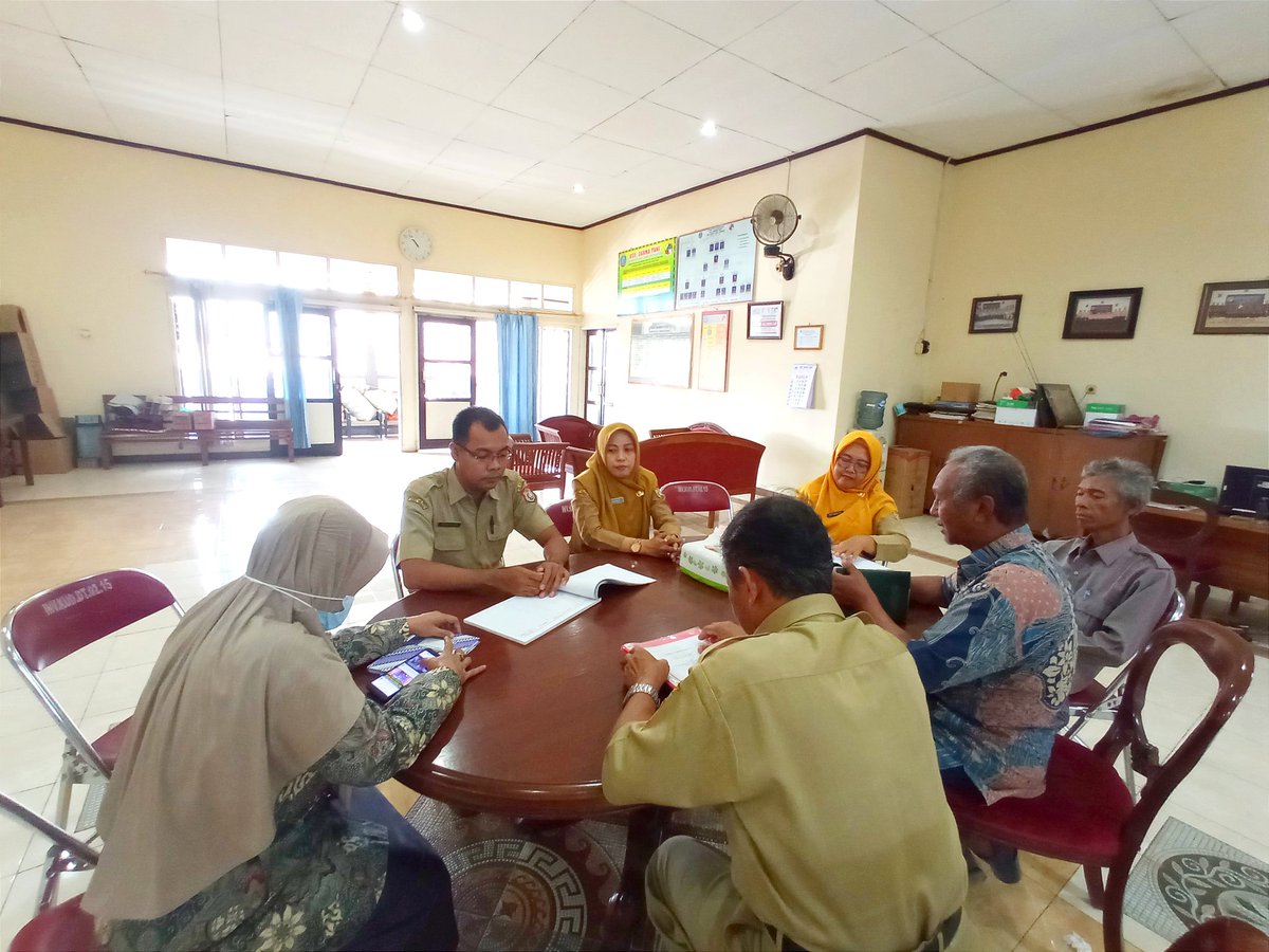 *Awal Bulan Ceria*
Senin, 4 September 2023 KUD Darma Tani, Kec. Boja mendapatkan giliran pertama pengawasan yang rutin dilakukan oleh Dinas Perdagangan koperasi dan UKM Kab Kendal. Pendamping Koperasi juga terlibat dalam kegiatan tersebut.