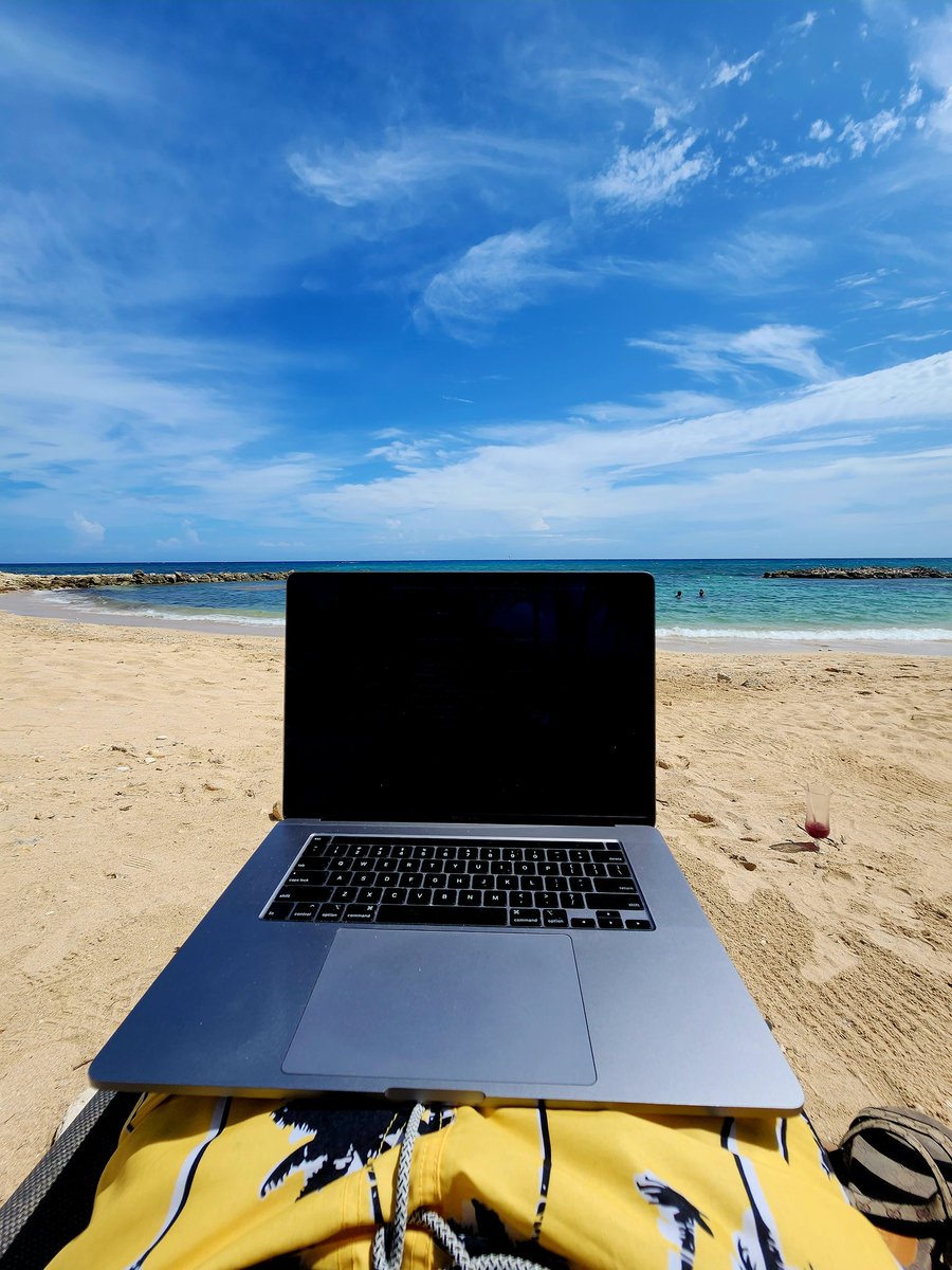 Cloud Computing vs. Sea ++ 
What's your pick?

#remotelife #tech