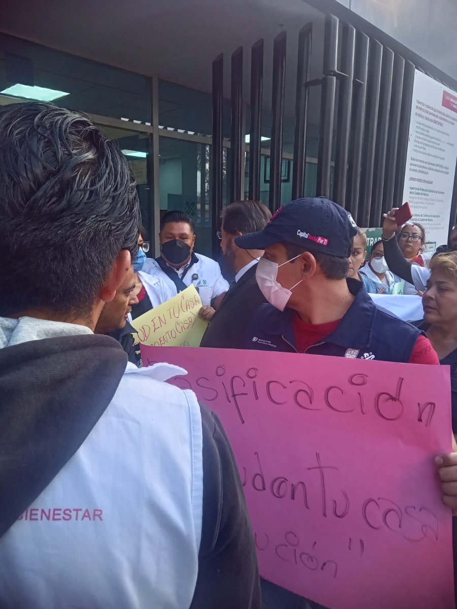 Vero070220's tweet photo. @lopezobrador_  y nuestra basificación para cuando??  en una reunión ayer por la tarde las autoridades nos dijeron que no tienen idea de si nos tienen contemplados para la basificación cuando @Claudiashein prometió bases para todo el personal de nómina 8. https://t.co/pGITq32Mjt