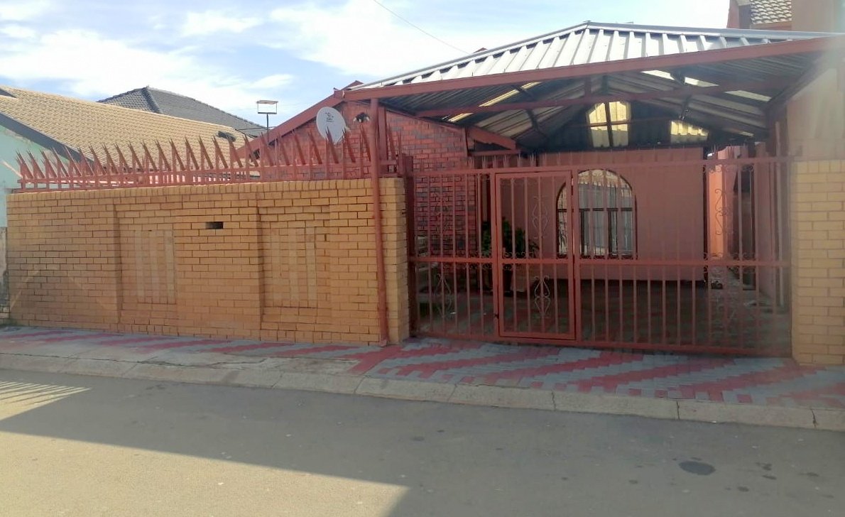 Sithebe_Realty's tweet photo. Location:
Phiri (150 SQM)

Price:
R790K

Web link:
https://t.co/p7xxQb6uVO https://t.co/8t7gth3BlL
