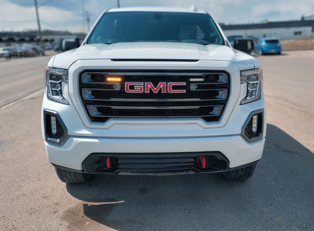 LightingQuest's tweet image. Small LEDs, big impact! Directional LEDs on your truck's grill or perimeter enhance safety. Inconspicuous yet unmissable when activated – perfect warning lights for your vehicle. 

 #LEDsafety #WarningLights #TruckSafety #DirectionalLEDs