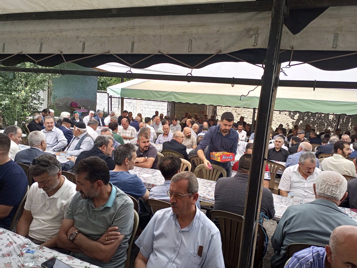 KadimAsiretler's tweet photo. Genel Başkanımız ve Üst Kurul Üyelerimiz, merhum Ferit Yöntem için okutulan mevlit-i şerif ve yemeğine davet üzerine katılım sağladilar. Rabbim hayırlarını kabul etsin. Mekânı cennet olsun inşallah
@RasimASLAN65 @MS_Ozbek https://t.co/zIoXNsW5c0