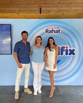 MarciMax1's tweet photo. #AylaHacıahmetoglu c/ #KıvançTatlıtuğ & #BasakDizer na divulgação da #Molfix via seu IG @aylahaciahmetoglu Diretora da #Rayat @molfix e outras👏 🍼❤🇹🇷💚🇧🇷🧿
#kivanctatlitug #KivançTatlituğ #kivançtatlitug #turkey #türkiye #reklam #AnneKucağıGibi #commercial #basakdizertatlitug https://t.co/yhB4sOZAug