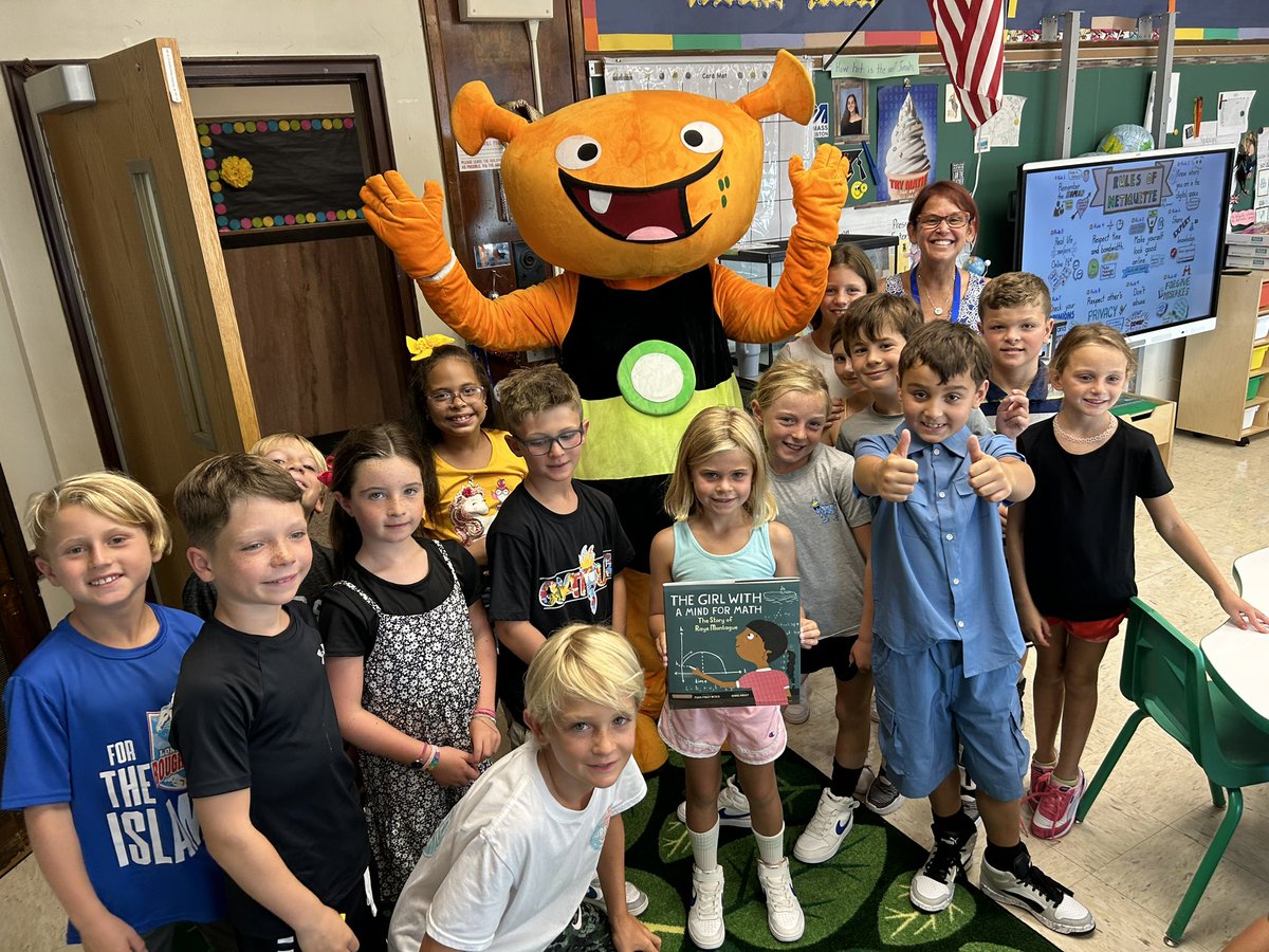TursiCristie's tweet photo. So lucky to take Plory on a tour of Lindell this a.m.! Lido, East, and West - we’re coming your way!! @LBSchoolsNY @jengallagherlb @Jennifer_LynnP @MsMcGovernLB @LorraineMRadice @Jostroff2 We are ready for iReady! https://t.co/dPDk5HU5MW