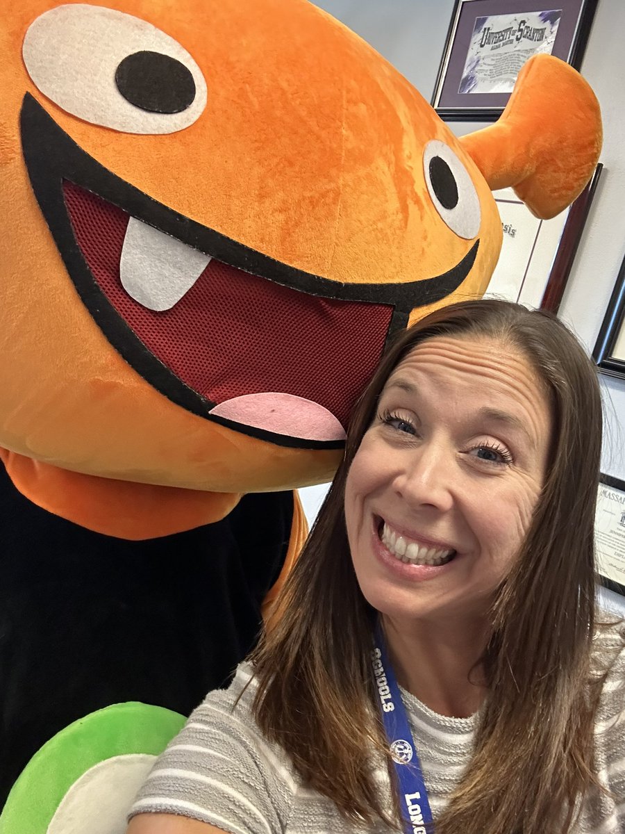 TursiCristie's tweet photo. So lucky to take Plory on a tour of Lindell this a.m.! Lido, East, and West - we’re coming your way!! @LBSchoolsNY @jengallagherlb @Jennifer_LynnP @MsMcGovernLB @LorraineMRadice @Jostroff2 We are ready for iReady! https://t.co/dPDk5HU5MW