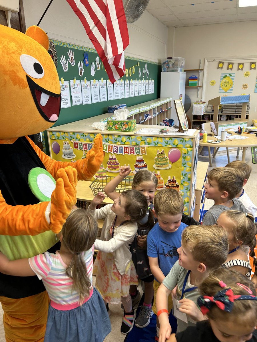 TursiCristie's tweet photo. So lucky to take Plory on a tour of Lindell this a.m.! Lido, East, and West - we’re coming your way!! @LBSchoolsNY @jengallagherlb @Jennifer_LynnP @MsMcGovernLB @LorraineMRadice @Jostroff2 We are ready for iReady! https://t.co/dPDk5HU5MW