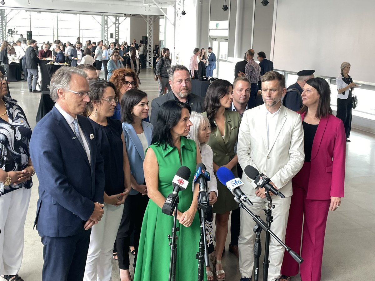 IMPRÉVU.

Les maires et mairesses des grandes villes du Québec sortent pour montrer une image d'unité face aux déclarations du gouvernement Legault.

Qui aurait pensé qu'un «Sommet sur la fiscalité municipale» ferait autant parler aujourd'hui

#polqc #polmuni