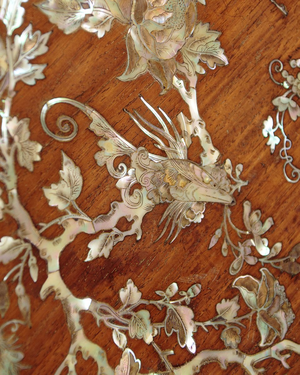 CollingeAntique's tweet photo. #Antiques. Remarkable Anglo-Chinese mother of Pearl inlaid rosewood tripod table with fabulous detail c.1890. Without doubt the best of its type we have ever had.
https://t.co/xlrWlDWTkl https://t.co/5exj3P7zD8