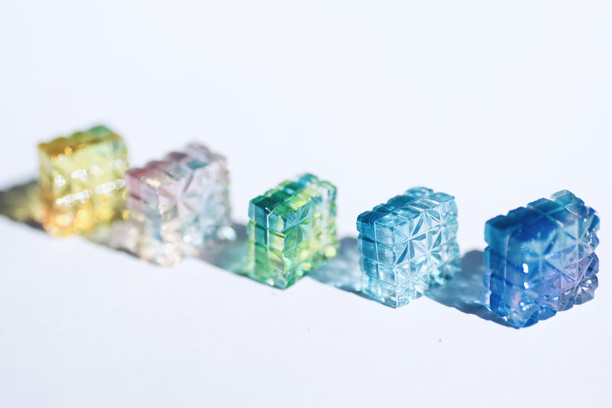 milleglass's tweet photo. アンティークガラス×切子

めちゃめちゃ綺麗なのでぜひたくさんの方に見ていただきたいです…💫

 #生で見てほしい私の作品 https://t.co/q6f76wiUwg