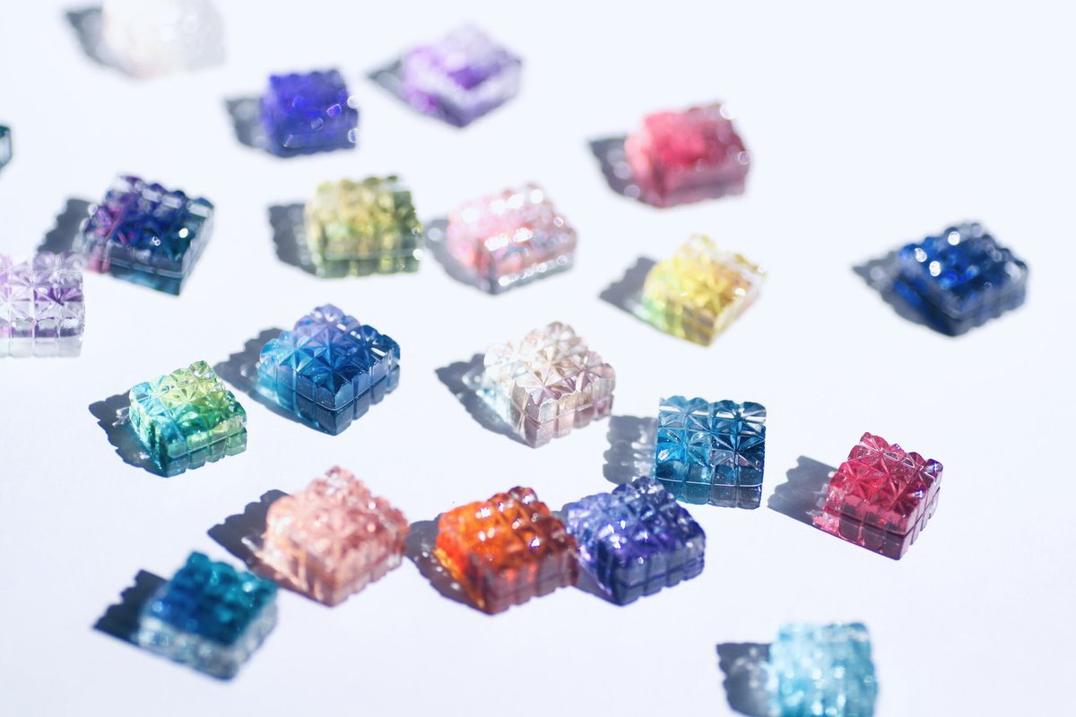 milleglass's tweet photo. アンティークガラス×切子

めちゃめちゃ綺麗なのでぜひたくさんの方に見ていただきたいです…💫

 #生で見てほしい私の作品 https://t.co/q6f76wiUwg