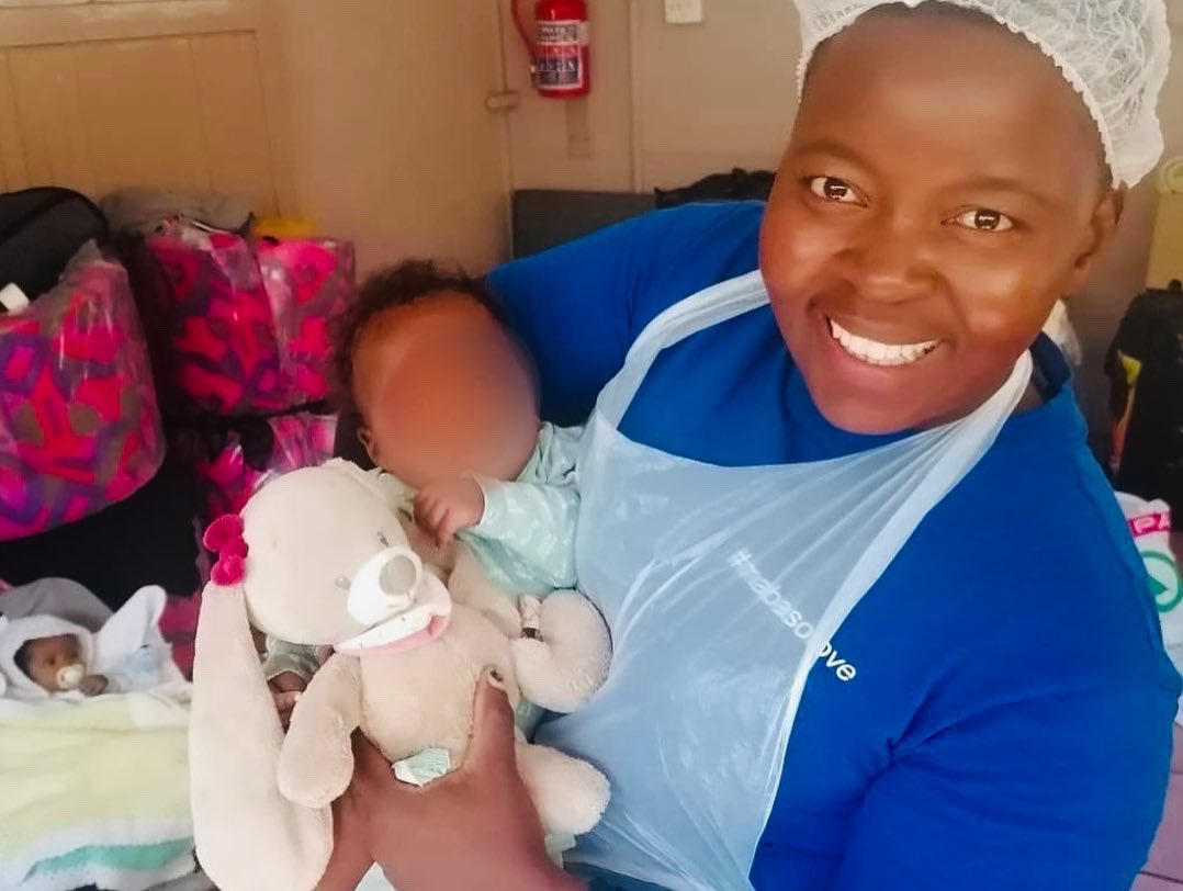 Team Mabaso have been back providing a hot meal, clothes, toiletries, toys and diapers for our friends who survived last weeks horrendous Johannesburg fire. This is going to be a weekly visit for as long as they need us. #MabasoLove 💙