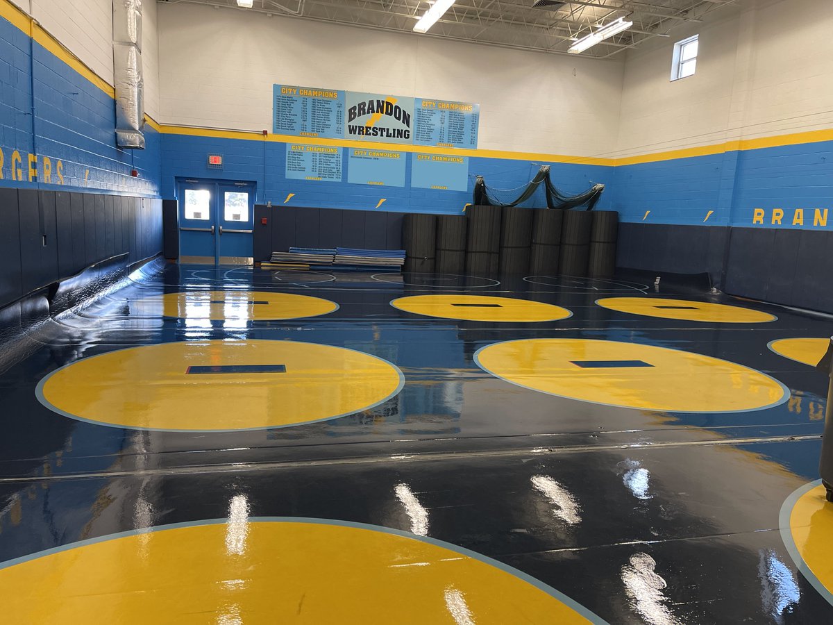 BrandonChargers's tweet photo. Congratulations to Leardis Simmons! His name will be added to our Hall of Fame Brandon Chargers Wrestling Wall. His name will be among the elite wrestlers that gave it their all in this practice room to become a city champion. Way to go Leardis! #champions #wrestling #chargers https://t.co/ExFey1tI9j