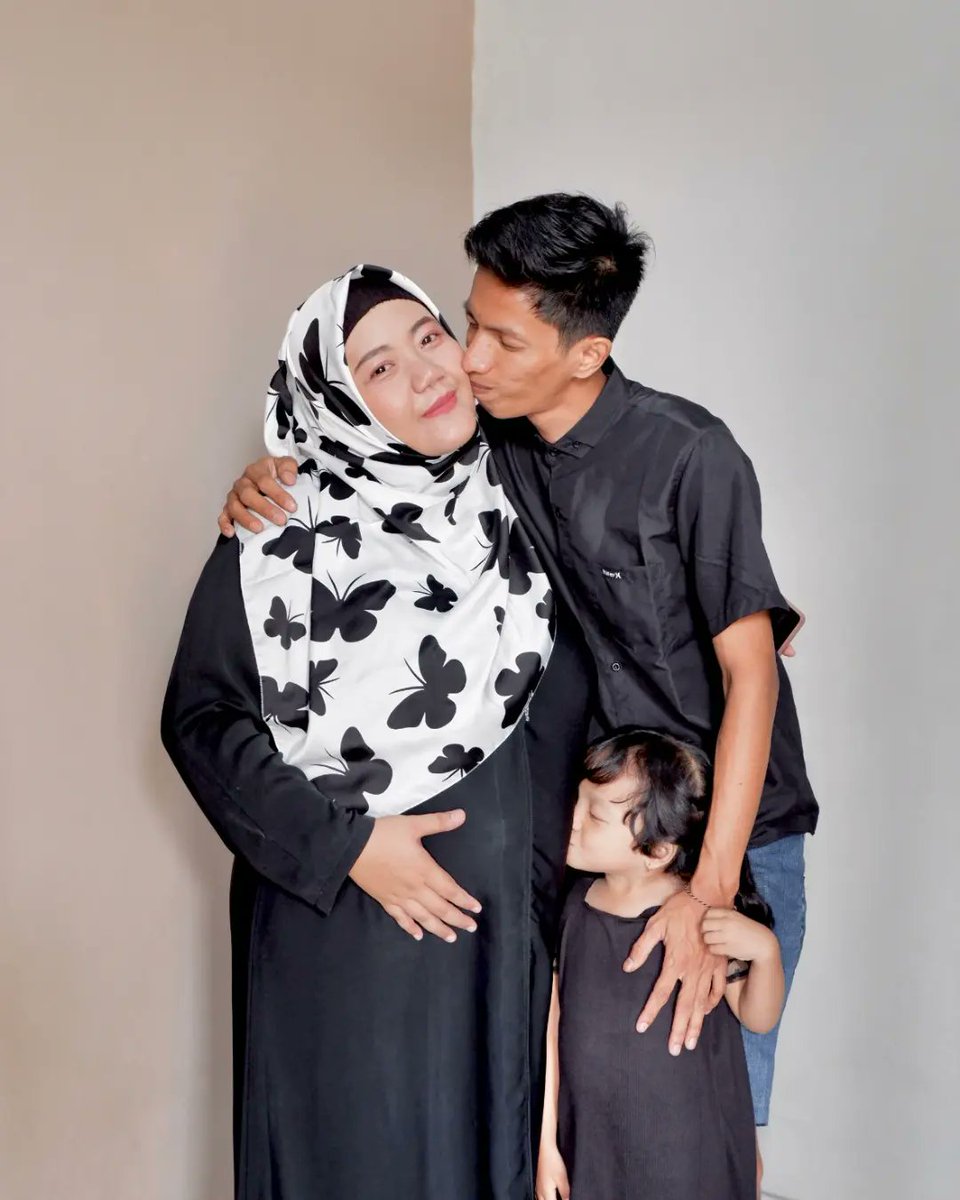 ayudiaayaa's tweet photo. Maternity shoot, Alhamdulillah 🖤 https://t.co/jKA6cDCdqF