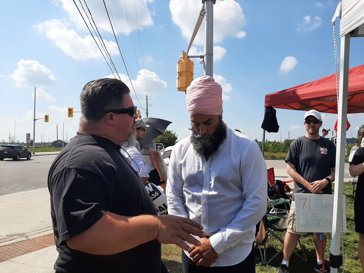 IBEWLocal636's tweet photo. Yesterday we were honoured to have @NDP leader @theJagmeetSingh and his caucus walk the talk and stand in #solidarity with our dedicated @hydroottawa workers on DAY 71 of strike.

We're fighting for fair wages, workers' rights, and a brighter future for all. #HydroOttawaStrike https://t.co/EFf4Aqdu7i