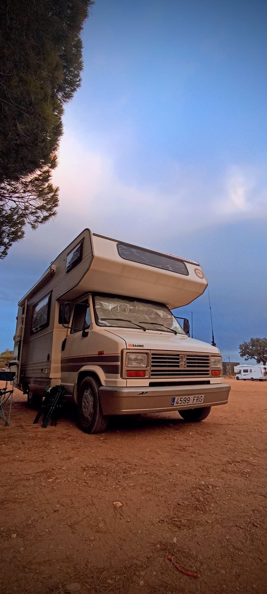 ac_snail's tweet photo. Fondeados en Portugal.
Noche tranquila de historias que contar en familia.

#Ac #Autocaravana #Algarve #Dethleffs #Motorhome #PeugeotJ5 https://t.co/VSh6wnpMV0