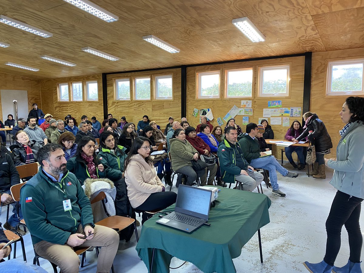 INIA_Chiloe's tweet photo. Esta mañana, nos encontramos con agricultoras y agricultores de la comuna de Ancud, en seminario; “Identificación de plagas subterráneas en praderas y su manejo preventivo". @MinagriCL @MinagriLosLagos @IndapLosLagos @inia_remehue @iniachile @INDAP_Chile @muniancud https://t.co/Cf24vAy6Zg