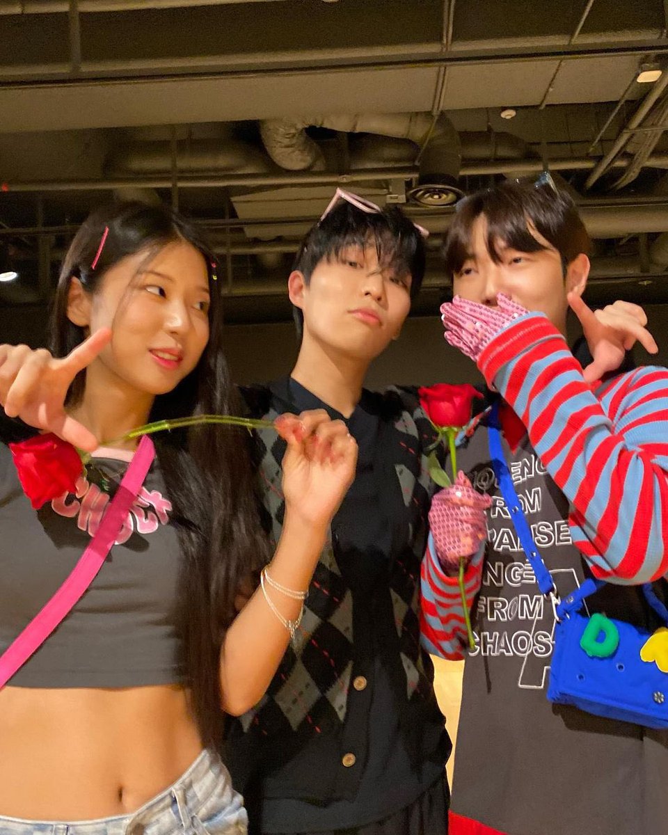 chanhk96's tweet photo. dancing prodigies assemble 🌹 https://t.co/yJVjeBxnrR