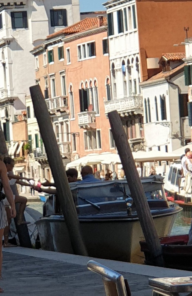 Indesgin's tweet photo. @OrianaGMarzoli 
#venice80 
#VeniceFilmFestival2023 
#orianistad  #oriele 
#ORIANAWORLDFAN https://t.co/q82zCLvzpf