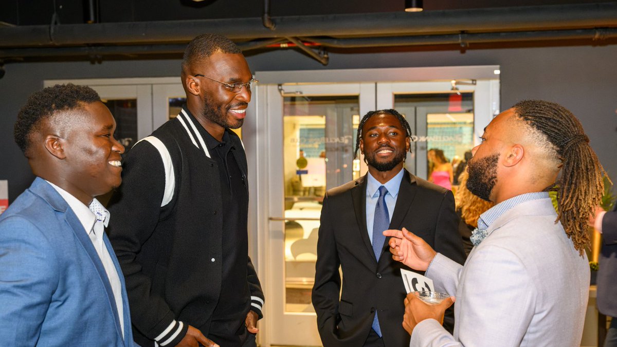 DCSCORES's tweet photo. Soccer stars 🤝 poetry stars!

This #TBT, we're looking back on our favorite moments from One Night One Goal 2022! Share your pics from the biggest party on the DC SCORES calendar using #ONOG and don't forget to get your tickets for this year's event! 🎟️ https://t.co/3Wk27OqwFR https://t.co/G8vtMNd3ja