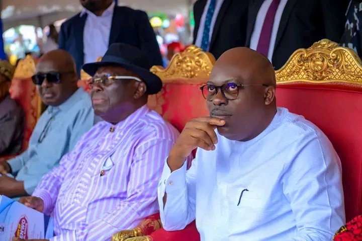 DivineEkechukw8's tweet image. Today, Gov. Sim Fubara, flagged-off the Elelenwo Internal Roads and hopeful in the next six months he shall return to commission the project. 

#TheWorkingSim