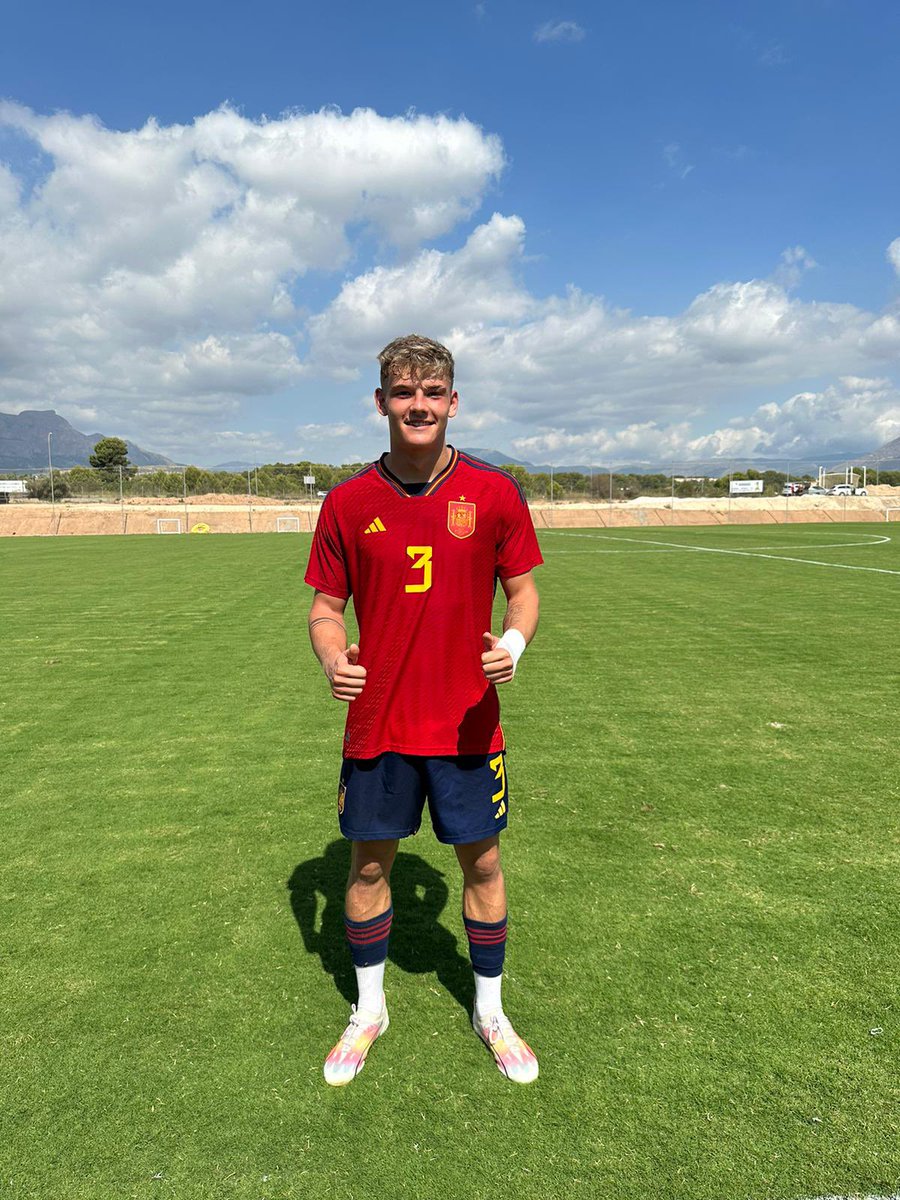 realvalladolid's tweet photo. GARRI ➡️ Made in @RVcantera 💜
Concluye la concentración con la @SEFutbol sub-19 🇪🇸
¡Orgullosos de cada paso que das! ⚡ https://t.co/jNvq066i3g