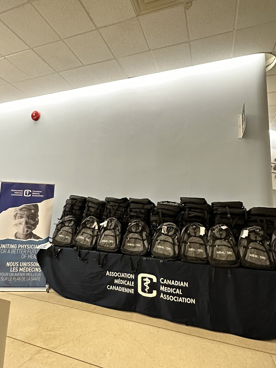 yipengGe's tweet photo. Thank you @CMA_Docs for having me be a part of the #MyCMABackpack event for the class of 2027 at @uOttawaMed! 🩺🏥 I had the best time welcoming medical students - what a wild full circle moment to be back in the lecture halls where I started my own journey in medicine. https://t.co/uqVWkAVgvU
