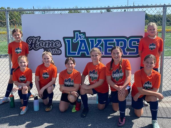 Our U10G and U8B served as ball crews this weekend for the Nipissing Lakers Womens and Mens Soccer Home Openers!
The Lakers men’s team won 1-0 vs Trent and the Women’s team won 6-0 vs TMU!
Thank you for having our Junior Lakers field side this weekend!