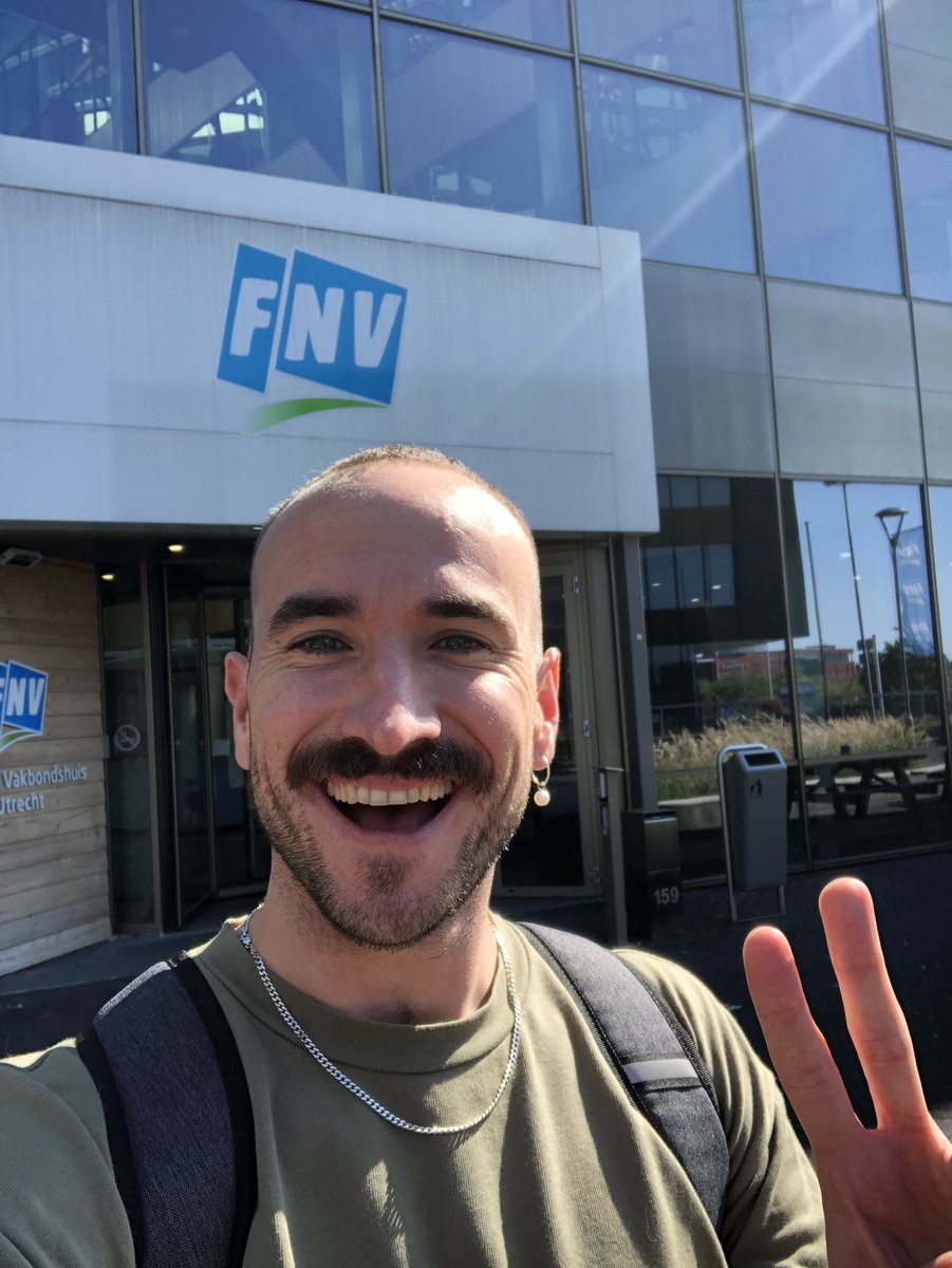 HoefslootRick's tweet photo. Deze week begonnen aan mijn nieuwe baan bij de @FNV, als consulent in de vleesindustrie en voor slagers! Sectoren waar nog bergen werk te verzetten zijn!

Dat betekent dat ik helaas stop als fractievertegenwoordiger voor @SPdenhaag, maar ik blijf nog wel actief op straat ✊ https://t.co/coqqD45UEt