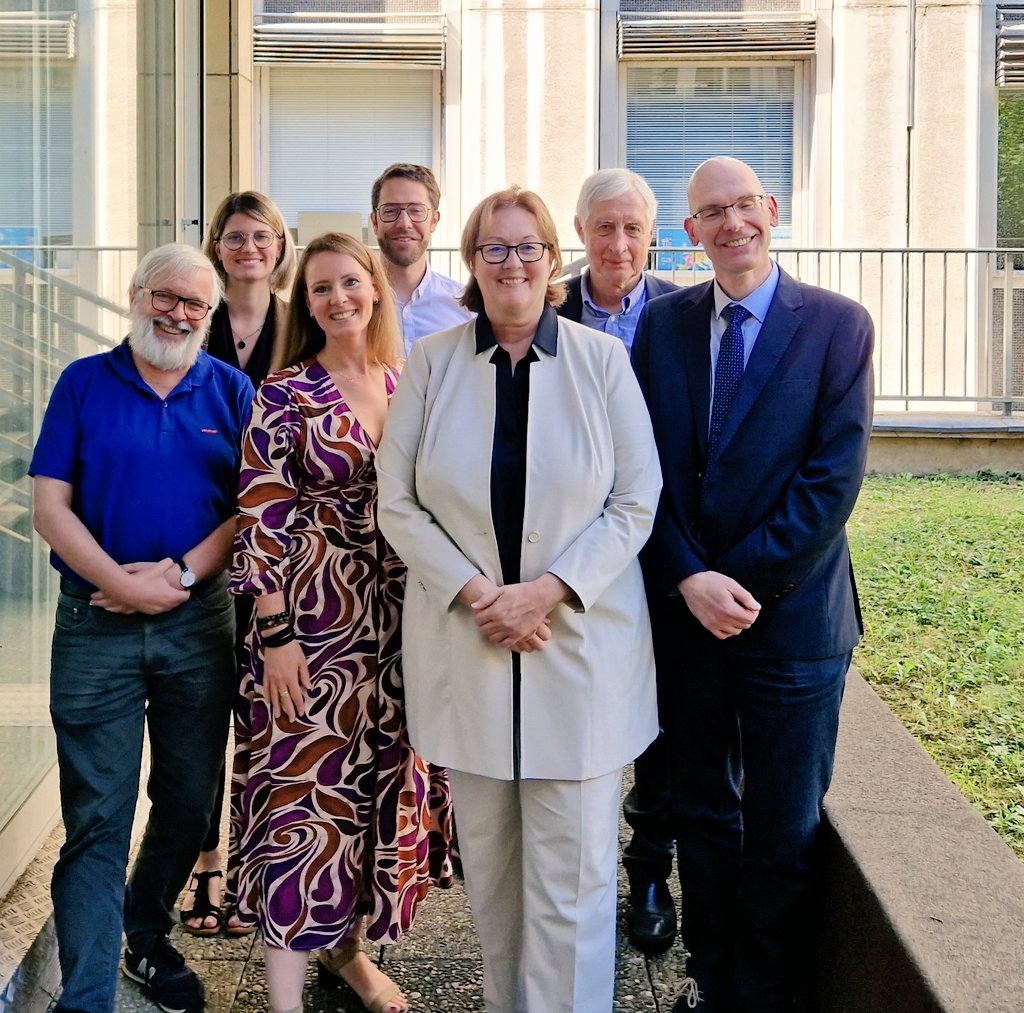 BerangereCrea's tweet photo. Une nouvelle #docteur en #sciences de #gestion !
Félicitations à Nathalie Tremblay !

#living #lab #common #innovation 

@beta_economics retrouvailles 😉!
@ThierryBURGERH @BollingerSophie
@LLERENA3

@ISM_IAE @UVSQ_Research https://t.co/p2LBZBlWTl