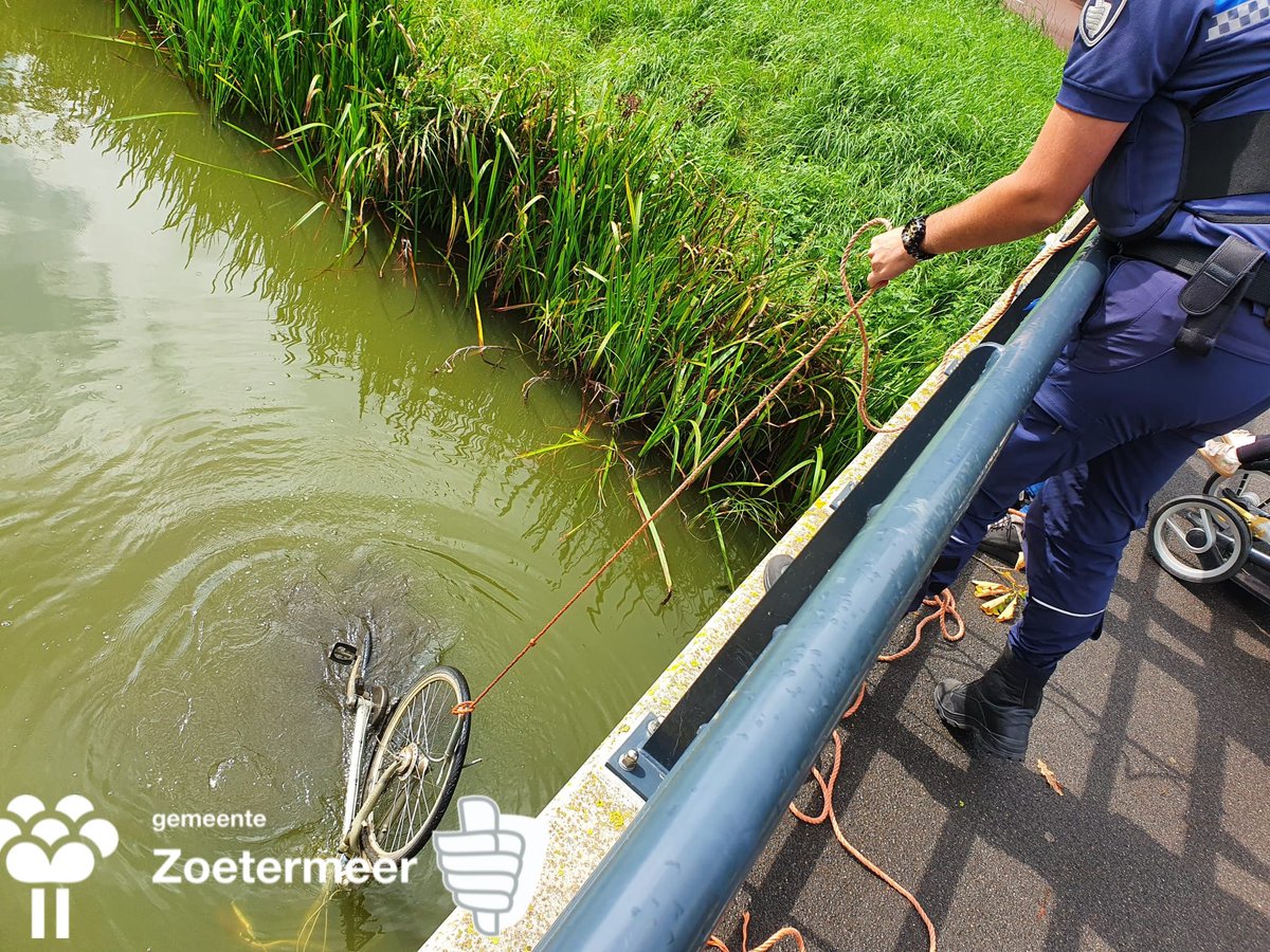 ---- Fiets in het water --- 

Soms, krijgen  wij een melding van een fiets in het water. Ondanks dat het slecht is voor het milieu, is het natuurlijk ook slecht voor het straatbeeld. 

En dan komen wij! En die fiets, die halen wij d'r wel even uit. ^01

#fietsinhetwater #milieu