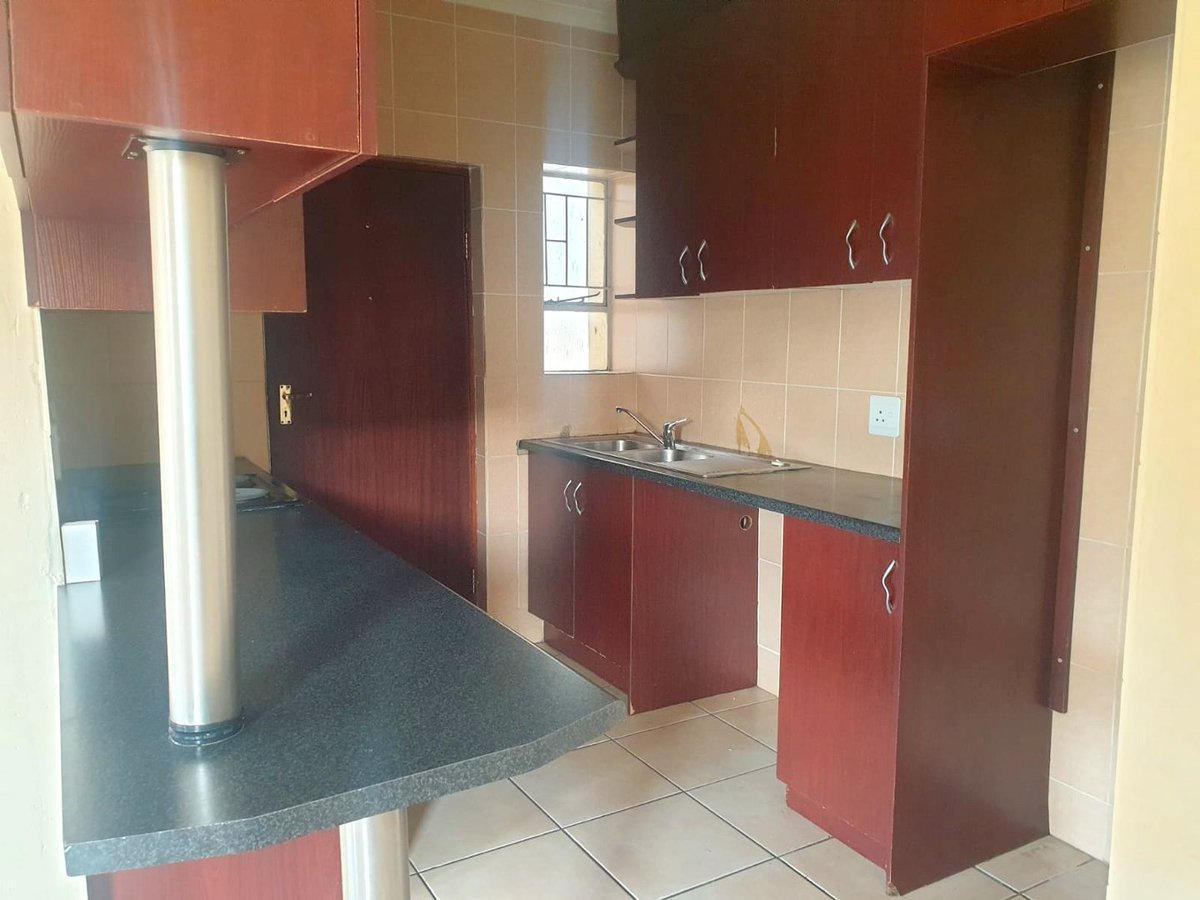 Sithebe_Realty's tweet photo. Location:
Ormonde View (Apartment)

Price:
R700K

Web link:
https://t.co/wd3V6BuwUX https://t.co/lqpsqKTzw6
