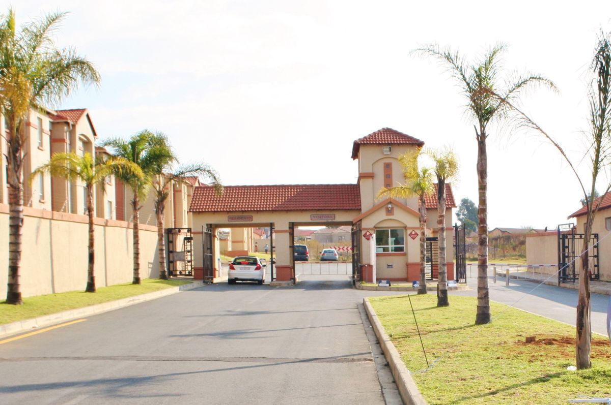 Sithebe_Realty's tweet photo. Location:
Ormonde View (Apartment)

Price:
R700K

Web link:
https://t.co/wd3V6BuwUX https://t.co/lqpsqKTzw6
