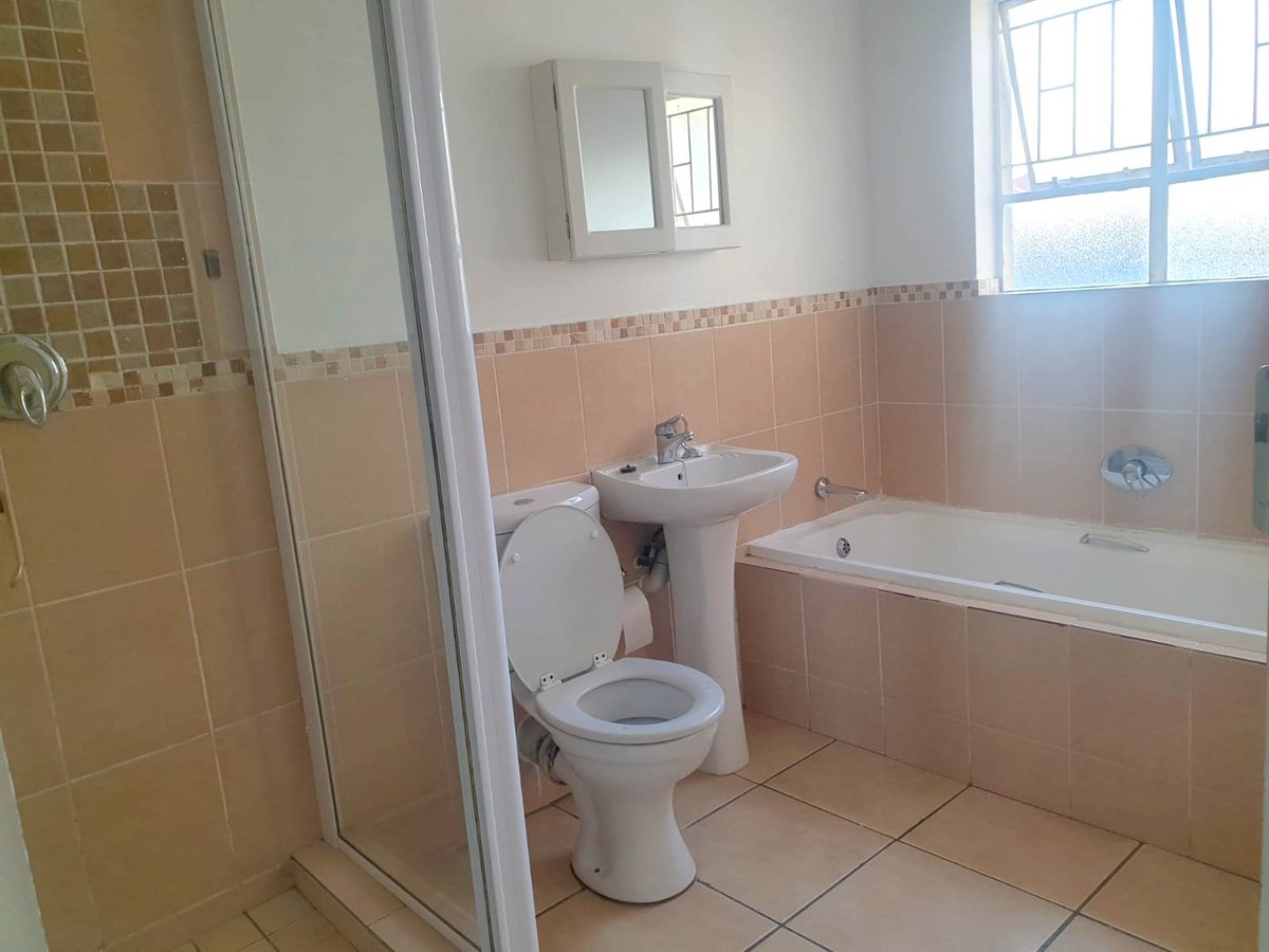 Sithebe_Realty's tweet photo. Location:
Ormonde View (Apartment)

Price:
R700K

Web link:
https://t.co/wd3V6BuwUX https://t.co/lqpsqKTzw6