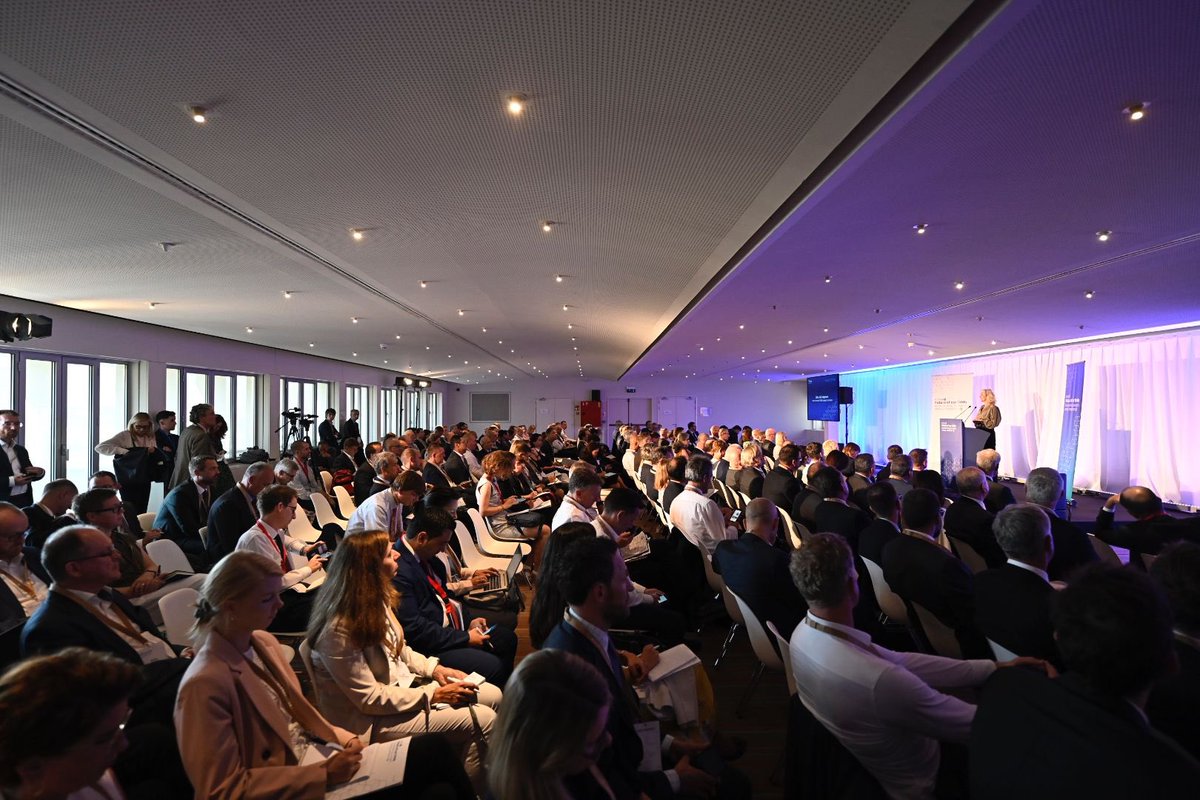 rgaraude's tweet photo. @KadriSimson: « our work has just begun ». The #FutureGridsEU Forum is the first sketch of the upcoming Grid Action plan with a more comprehensive agenda of where to work more
#Grids are emblematic of the next step of the #EUGreenDeal: make things happen on the ground https://t.co/OW4W2so38s