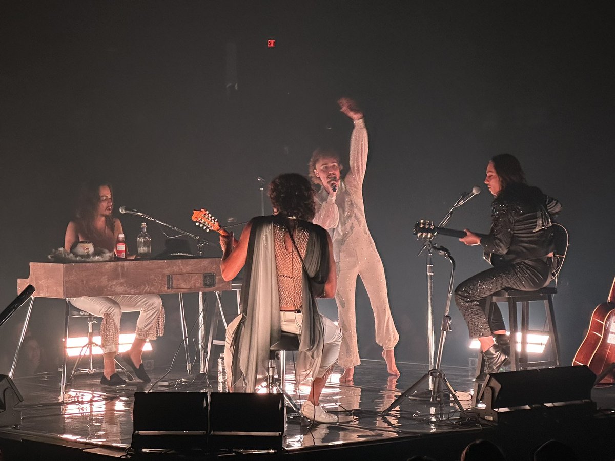 megara313's tweet image. I packed my bags and I’ve got to see them  
Another @GretaVanFleet show in the books! 🤍 #starcatcher