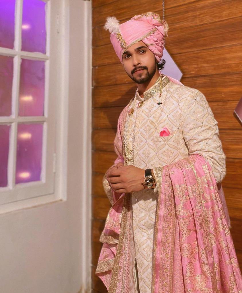 GlitzVision_USA's tweet photo. Dev Aditya Looks Absolutely Heartwarming in This Traditional Outfit, Capturing Hearts All Around! 😍👔 #DevAditya #TraditionalCharm https://t.co/VeoYCv4bSz