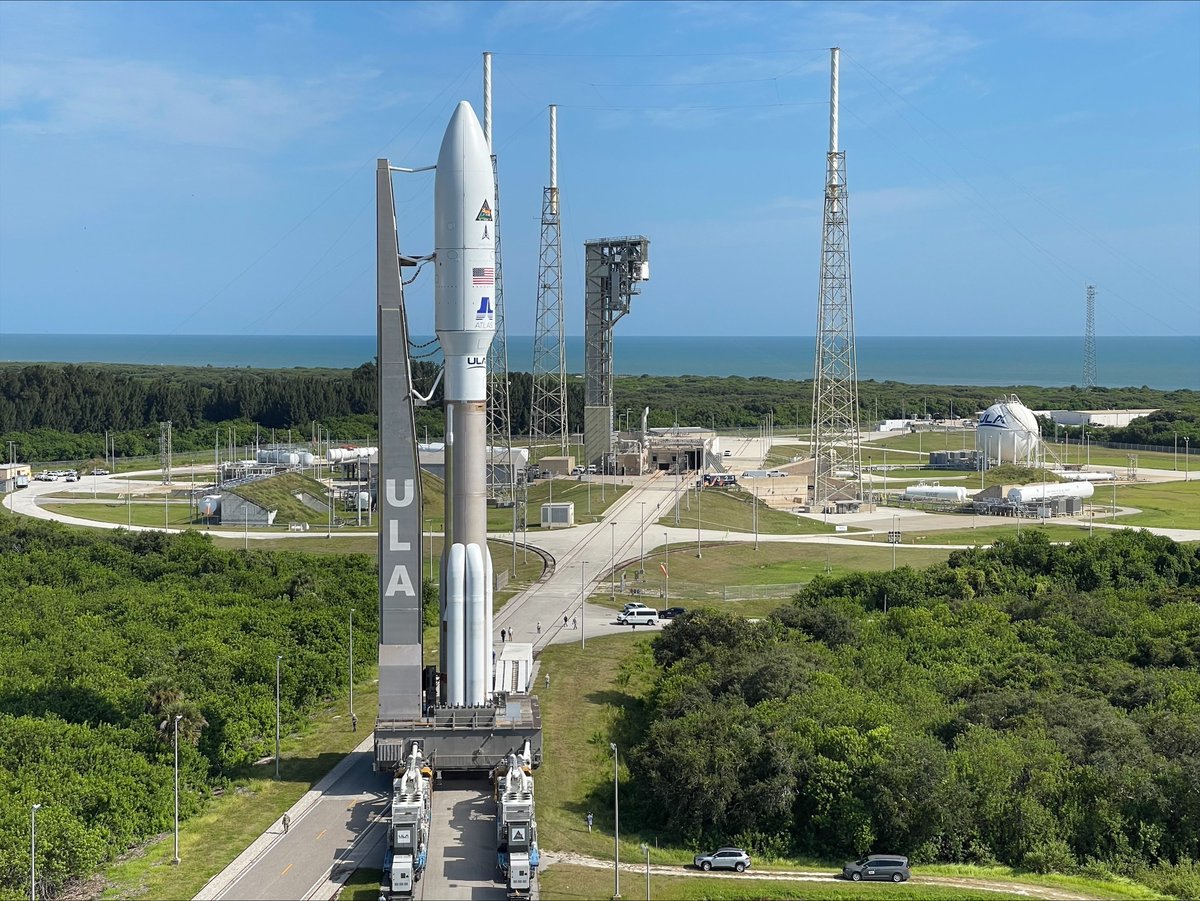 ulalaunch's tweet photo. The #AtlasV rocket rollout is underway from the 30-story Vertical Integration Facility to Space Launch Complex-41 pad at Cape Canaveral for Saturday's national security launch of the #SILENTBARKER / #NROL107 mission.
Launch Updates: https://t.co/Ai6FpF9555 https://t.co/bpI7zwCU71