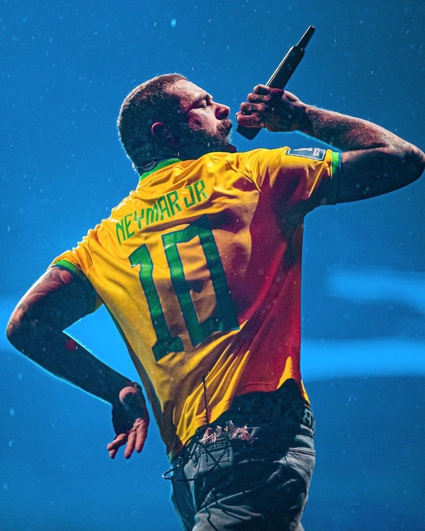 B24PT's tweet photo. Post Malone tem usado camisolas de futebol na sua tour 🔥 https://t.co/BcPFqjYoy8