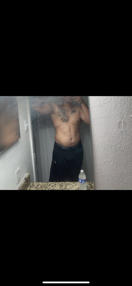 BIGBANKLEE28's tweet photo. 6ft 230 https://t.co/wacnWQNmrI