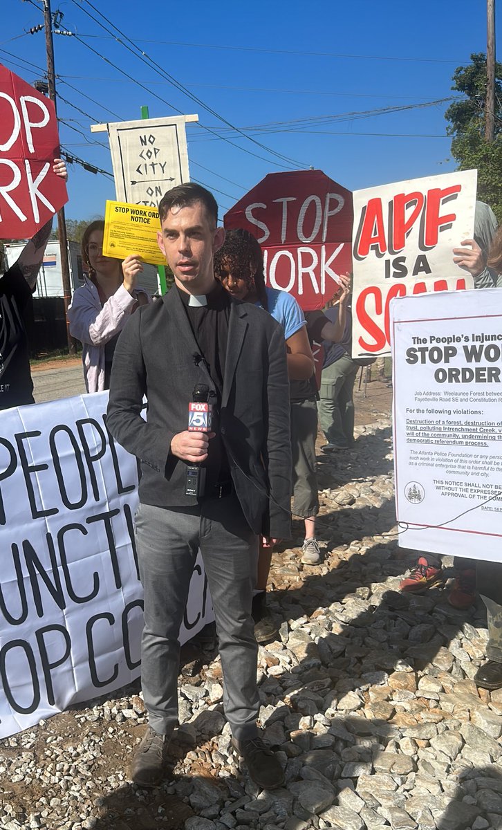 atlanta_press's tweet photo. Revered Jonathan Rogers, a Unitarian Universalist minister, is speaking now. 

Two Unitarian Universalist clergy participated in todays direct action and have been arrested. https://t.co/63OzQioyiY